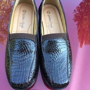 NEW Women's comfortable loafer shoes, size 7-10